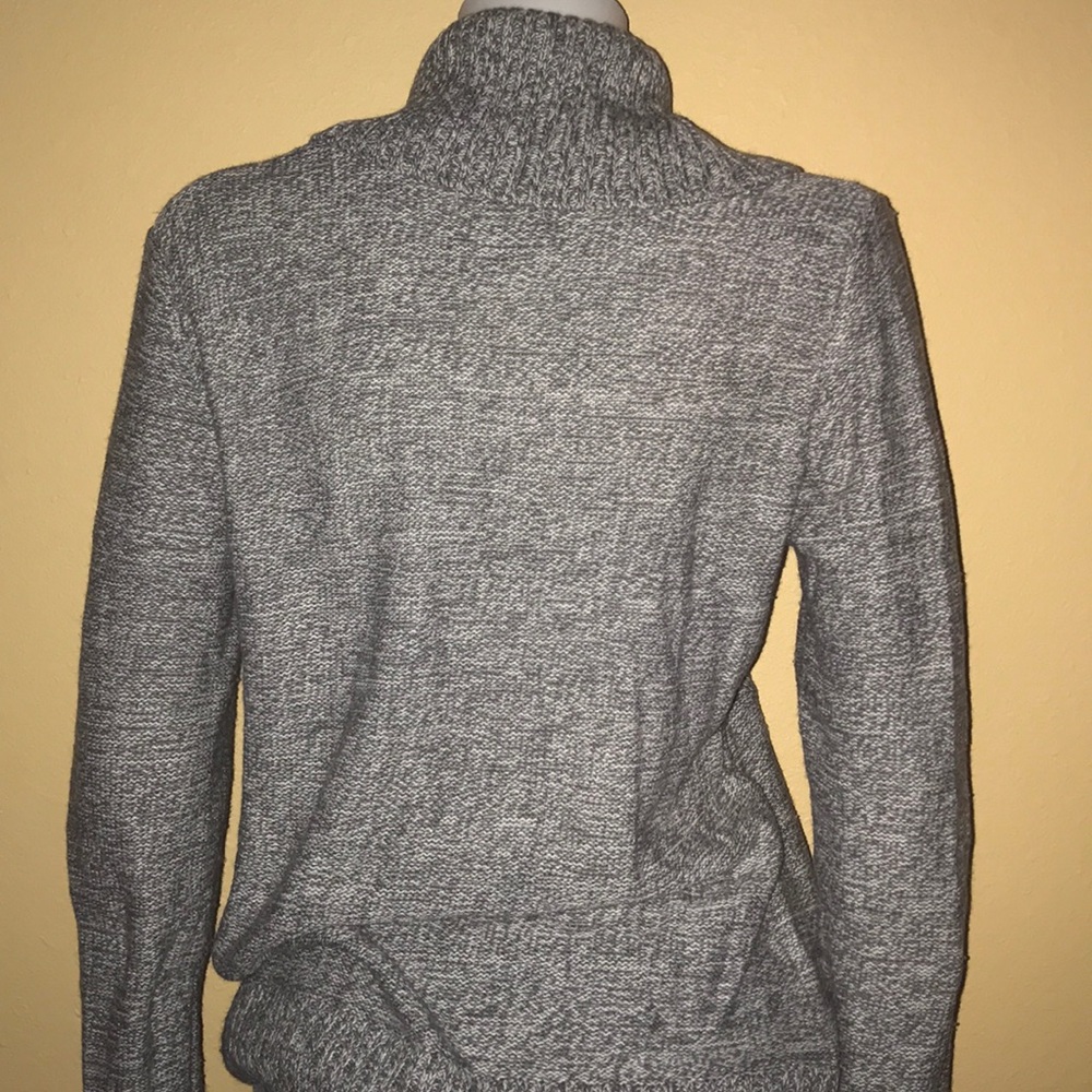 Gray sweater - Picture 3 of 4